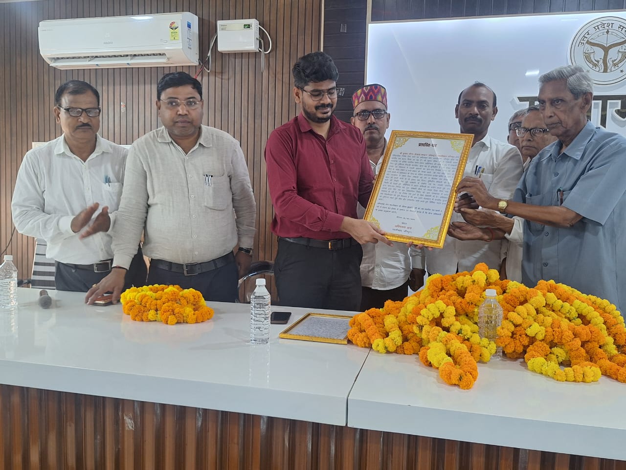 Jaunpur: अधिवक्ताओं ने ज्वाइंट मजिस्ट्रेट को किया सम्मानित