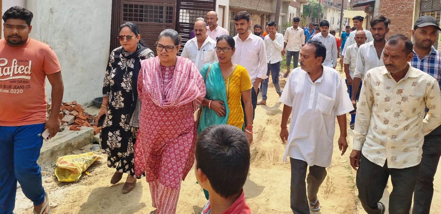 यह भी पढ़े : लखीमपुर खीरी : छेड़खानी का आरोपी राहगीरों की मदद से पहुंचा थाने, पुलिस ने दर्ज किया मुकदमा https://bhaskardigital.com/lakhimpur-khiri-accused-molestation-reached-police-station/ यह भी पढ़े : भाजपा नेता बालमुकुंद ने तिरंगे का किया अपमान! तिरंगे से पोछा पसीना, फिर बोले- 'ये कांग्रेस की चाल' https://bhaskardigital.com/bjp-leader-balmukund-insulted-tricolour-wiped-sweat/ यह भी पढ़े : व्योमिका सिंह पर टिप्पणी के बाद राम गोपाल यादव ने दी सफाई, कहा- ‘जाति का पता चल जाता तो…’ https://bhaskardigital.com/vyomika-singh-ram-gopal-yadav-clarified-caste-was-known/