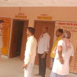 Jaunpur : पंचायत भवन के दरवाजे के ताले को तोड़कर लाखों की चोरी