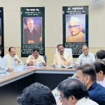 Lucknow: जनता से जुड़े हुए विषयो पर संवेदनशील हो अधिकारी: एमएलसी जितेन्द्र सिंह सेंगर