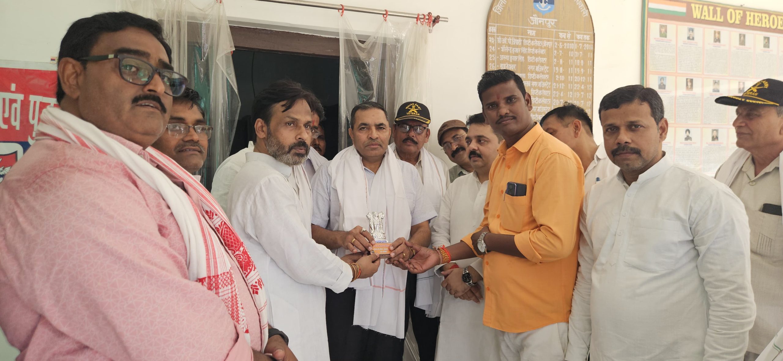 Jaunpur: सद्भावना मंच ने किया भूतपूर्व सैनिकों का सम्मान