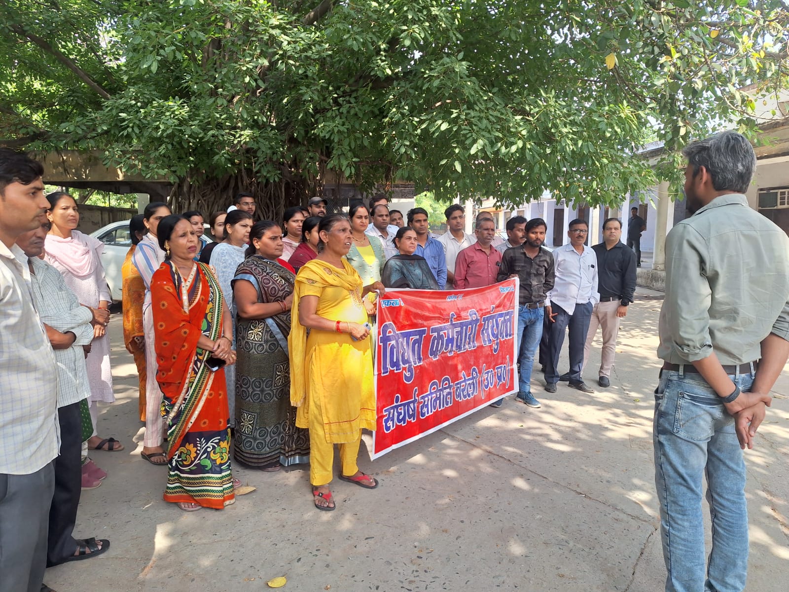 Lucknow: "एनर्जी टास्क फोर्स को गुमराह कर रहे पॉवर कारपोरेशन चेयरमैन"