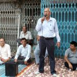 Moradabad: भूख हड़ताल पर बैठे व्यापारी, बगैर सूचना दिए खोखे ध्वस्त करने का लगाया आरोप
