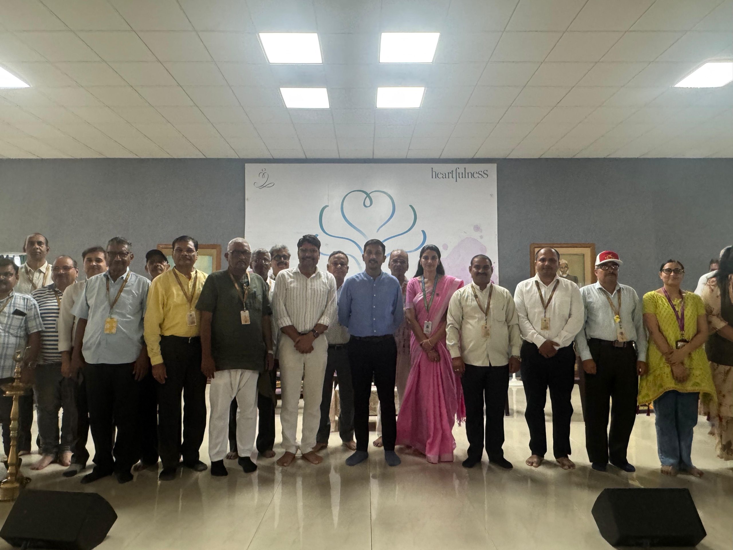 Lucknow: सकारात्मकता के लिए ध्यान और योग कीआवश्यकता: जिलाधिकारी