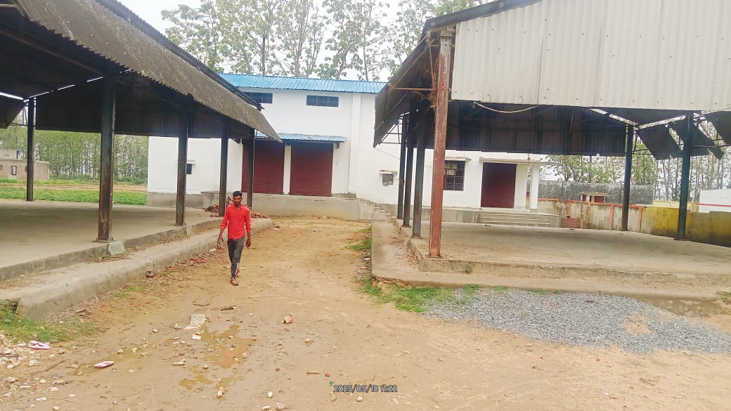 Maharajganj: समिति निर्माण अधूरा, किसानों को खाद बीज भंडारण की हो रही समस्या
