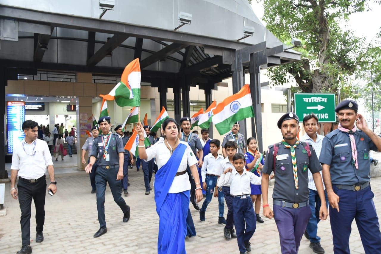 Lucknow: रेलवे ने किया निबन्ध,कविता लेखन प्रतियोगिता का आयोजन