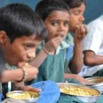 Jhansi: गरीब बच्चों के हक पर डाका: ग्राम प्रधान ने पोषाहार पर किया कब्ज़ा, वीडियो वायरल