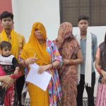 Jhansi: महिलाओं और बच्चों से थाने में की मारपीट, CCTV में कैद हुआ पूरा मामला