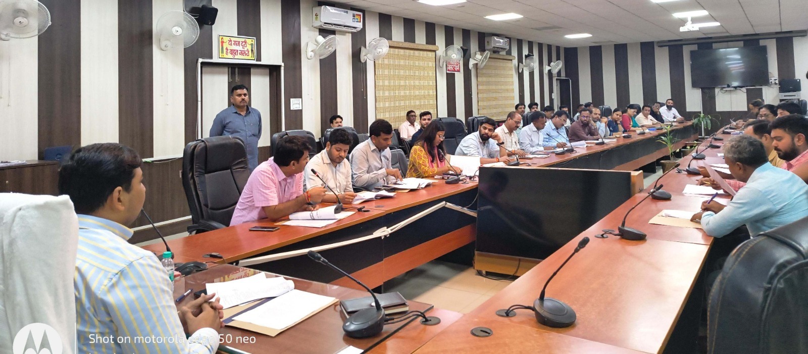 Sitapur: निजी स्कूलों की मनमानी पर सख्त हुए जिलाधिकारी