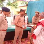 Maharajganj: डीआईजी ने श्यामदेउरवा थाने का किया निरीक्षण, फरियादियों को पुलिसकर्मियों ने गेट पर रोका