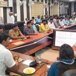 Sitapur: आई.जी.आर.एस. पोर्टल की शिकायतों के निस्तारण पर जिलाधिकारी सख्त