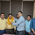 Lucknow: शक्ति भवन में निर्विरोध चुने गये पदाधिकारियों का हुआ भव्य स्वागत