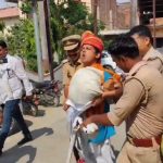 Maharajganj: पुतला जलाने को लेकर पुलिस और आंदोलनकारी के बीच मची खींचतान