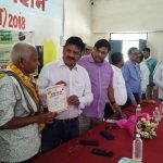 Jaunpur: डीएम ने किसान गोष्ठी का किया औचक निरीक्षण, मॉडल किसानों को प्रमाण पत्र देकर किया सम्मानित
