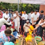 Lucknow: प्रबंधन की सद्बुद्वि के लिए बिजली कर्मचारियों ने किया बुद्वि-शुद्वि यज्ञ
