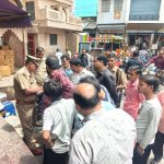 Kasganj: प्रशासन को ठेंगा दिखा रहे चोर, सर्राफा की दुकान में लाखों की चोरी