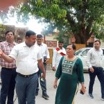 Prayagraj: मुख्य विकास अधिकारी हर्षिका सिंह ने विकासखंड करछना का किया औचक निरीक्षण