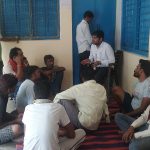 Jhansi: नगर पंचायत मोंठ में धरने पर बैठे सफाईकर्मी, 6 माह से नहीं मिला वेतन