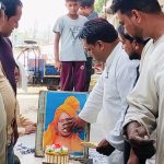 Meerut: भाजपा अल्पसंख्यक मोर्चा ने मनाया मुख्यमंत्री का जन्मदिन, कार्यकर्ताओं ने काटा केक