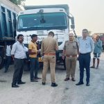 Jalaun: डीएम के निर्देश पर सड़कों पर उतरे अफसर, रॉन्ग साइड वाहनों पर कसी नकेल