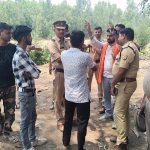 Sitapur: स्लॉटर हाउस के अंदर मिले प्रतिबंधित गोवंशों के सिर व अवशेष, विश्व हिंदू परिषद बजरंग दल ने काटा हंगामा
