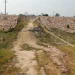 Sitapur: दस माह पूर्व कटी सड़क की नहीं हुई मरम्मत