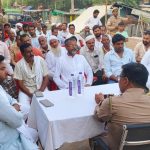 Jaunpur: बंजारेपुर में पुलिस ने लगाई चौपाल, लोगों को किया जागरूक