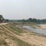 Maharajganj: वर्ष भीतर ही टूटने लगा करोड़ों की लागत से बना बांध निर्माण