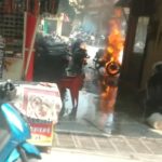 Jhansi: भीषण आग से दयासागर कंपाउंड में हड़कंप-दो बाइक जलकर खाक, अग्निशमन विभाग की लापरवाही उजागर
