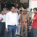 Maharajganj: जिला अस्पताल में जिलाधिकारी का औचक निरीक्षण, मचा हड़कंप