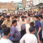 Ayodhya: चौक क्षेत्र स्थित सब्जी मंडी के ध्वस्तीकरण के बाद विधायक नें प्रभावित परिवारों को मकान व दुकान दिलाने का दिया भरोसा