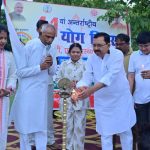 Hardoi: एक पृथ्वी एक स्वास्थ्य के लिए योग' थीम पर हुआ योग सप्ताह का शुभारंभ