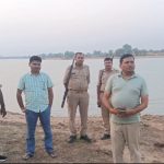 Jhansi: अवैध बालू लदे ट्रैक्टर रोकने गई प्रशासनिक टीम पर हमला, होमगार्ड समेत दो घायल