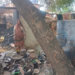 Jalaun: चूल्हे से निकली चिंगारी से घर मे लगी आग, सामान सहित नगदी जलकर हुई खाक