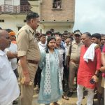 Ghazipur: हाईवा के धक्के से बाइक सवार की मौत, गुस्साए ग्रामणों ने सड़क किया जाम