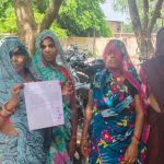 Jalaun: मजदूरी का पैसा मांगने पर मजदूरों को ठेकेदार ने दी धमकी