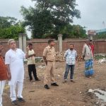 प्रभावितों को 15 दिन में मिल जाएंगी अस्थायी दुकानें, विधायकों ने किया निरीक्षण