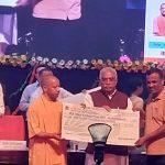 Maharajganj: महराजगंज के उद्यमी को सीएम ने किया सम्मानित