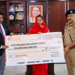 Lucknow: पुलिसकर्मियों के आश्रितों को मिली आर्थिक सहायता