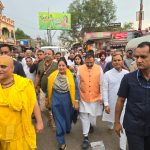 Mathura: सीएम रेखा गुप्ता ने गिरिराज पूजा अर्चना कर लगाई पैदल परिक्रमा