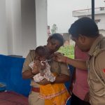 Maharajganj: एक बार फिर मानवता हुई शर्मसार, माँ ने पांच माह की बच्ची को नाले में छोड़ा
