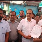 Bahraich: बिजली विभाग के खिलाफ धरना प्रदर्शन रोड किया जाम