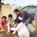 Maharajganj: पर्यावरण प्रहरी दिनेश चंद्र गिरी उर्फ पेड़ बाबा के तीन दशक से पुरानी पर्यावरण बचाने की संघर्ष और संरक्षण की कहानी, हर दिन लगाते हैं पौधा।