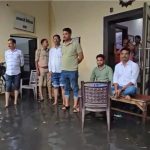 Jalaun: बरसात का कहर, सरकारी दफ्तरों और गलियों में पानी ही पानी