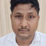 Rampur: एसडीएम कार्यालय के संविदा कर्मचारी को एंटी करप्शन टीम ने रिश्वत लेते पकड़ा