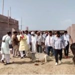 Mathura: राजस्थानी शैली से निर्मित हो रही गौशाला का कैबिनेट मंत्री ने किया निरीक्षण