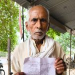 Jhanshi: बुजुर्ग किसान की आंखों के सामने जल गया बाग