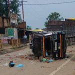 Prayagraj: करछना के इसौटा में हजारो की संख्या में भीम आर्मी के कार्यकर्ताओं ने मचाया तांडव