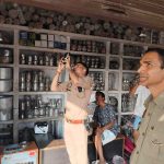 Gursahaiganj: रेलवे गुमटी से गेटमैन के दो मोबाइल चोरी, घटना सीसीटीवी में क़ैद