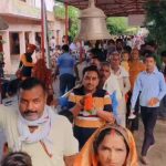 Hardoi: शिवालयों में उमड़ी भक्तों की भीड़, पाण्डव कालीन शिव मंदिर बिवियापुर में सुबह से लगी लंबी-लंबी कतारें, किया जलाभिषेक
